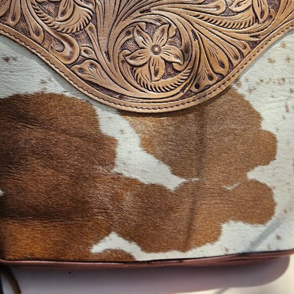 Beautiful Hand Tooled Concealed Carry Handbag - Picture 4 of 9